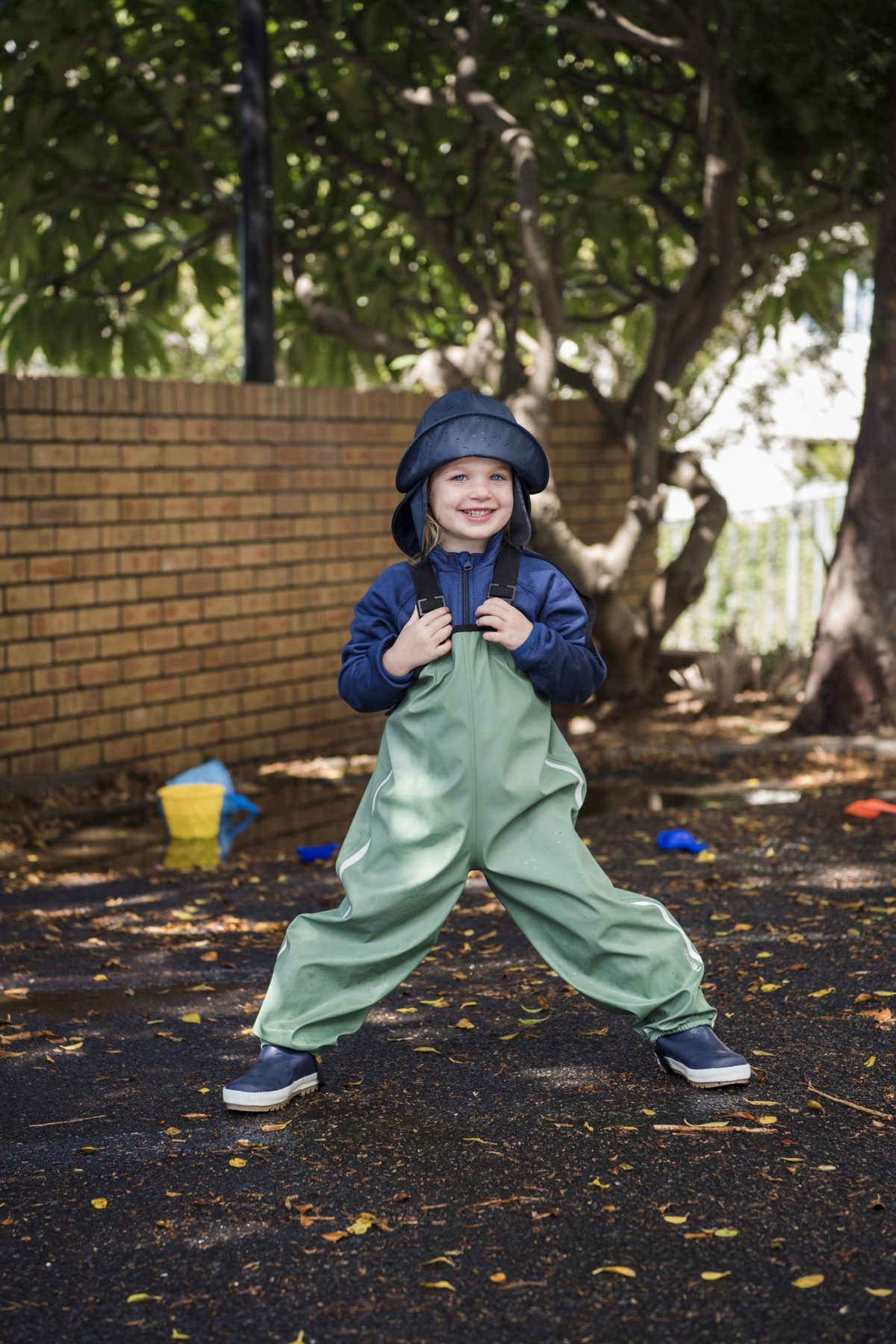 Chlapčenská bodkovaná UV bunda odolná voči vetru Reima Vandmand modrá