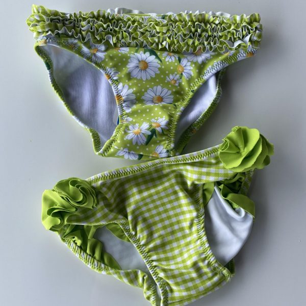Dievčenské plavkové nohavičky s volánmi a kvetmi Mayoral zelené | Welcomebaby.sk