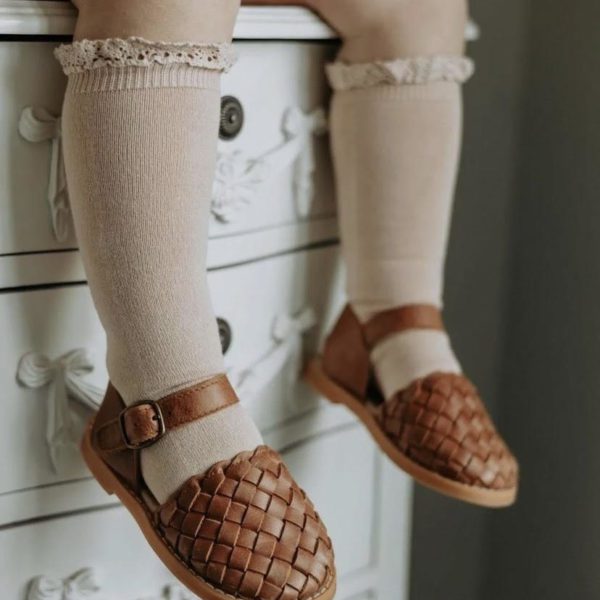CÓNDOR Dievčenské podkolienky s čipkovým lemovaním pieskové Knee high socks with lace cuff linen 2409 | Welcomebaby.sk