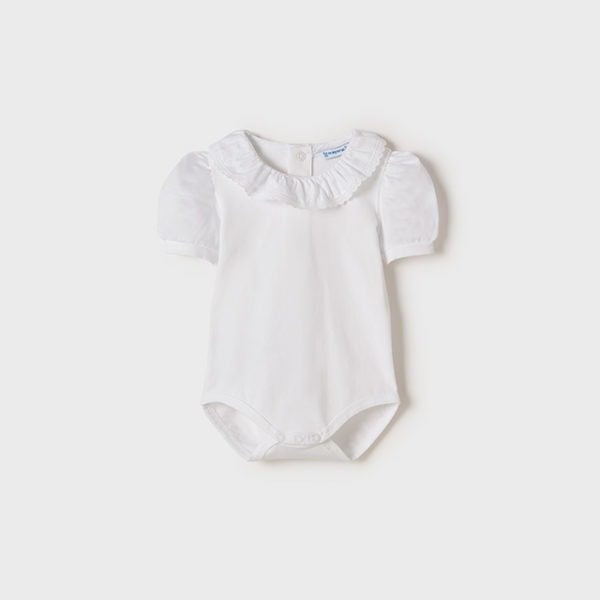 MAYORAL BABY body s vyšívaným volánom biele 1701 | Welcomebaby.sk